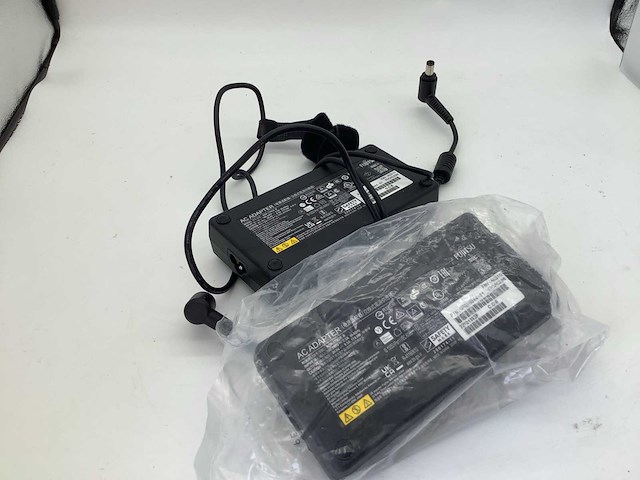 Fujitsu dikke pin fujitsu 170w laptop adapter (2x) - afbeelding 4 van  4