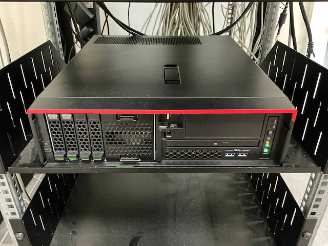 Fujitsu primergy tx 1320 m4 server - afbeelding 1 van  4