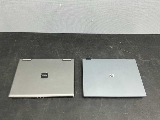 Fujitsu siemens / hp - laptop (2x) - afbeelding 1 van  9