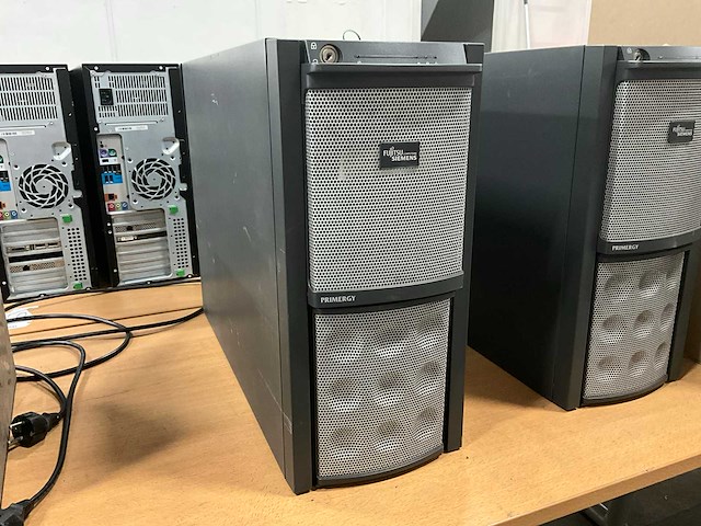 Fujitsu siemens primergy tx150 server - afbeelding 1 van  9