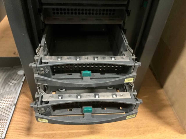 Fujitsu siemens primergy tx150 server - afbeelding 7 van  10