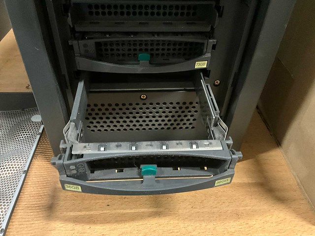 Fujitsu siemens primergy tx150 server - afbeelding 8 van  10