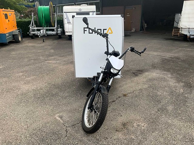 Fulpra triple cargobike elektrische transportfiets - afbeelding 9 van  18