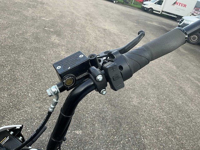 Fulpra triple cargobike elektrische transportfiets - afbeelding 19 van  23