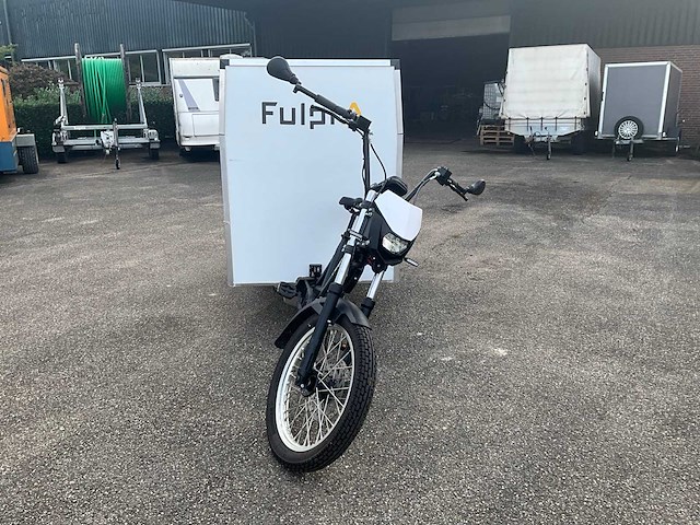 Fulpra triple cargobike elektrische transportfiets - afbeelding 9 van  18