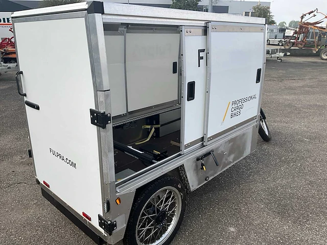 Fulpra triple cargobike elektrische transportfiets - afbeelding 14 van  23