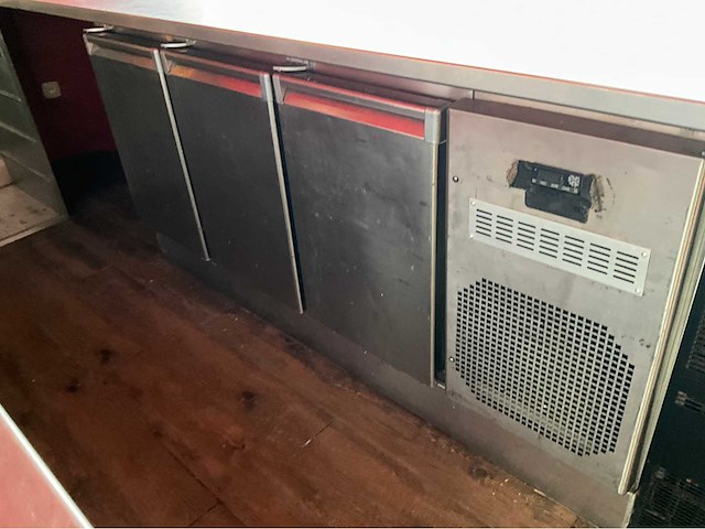 Funtear retro 20 airstream foodtruck - afbeelding 15 van  41