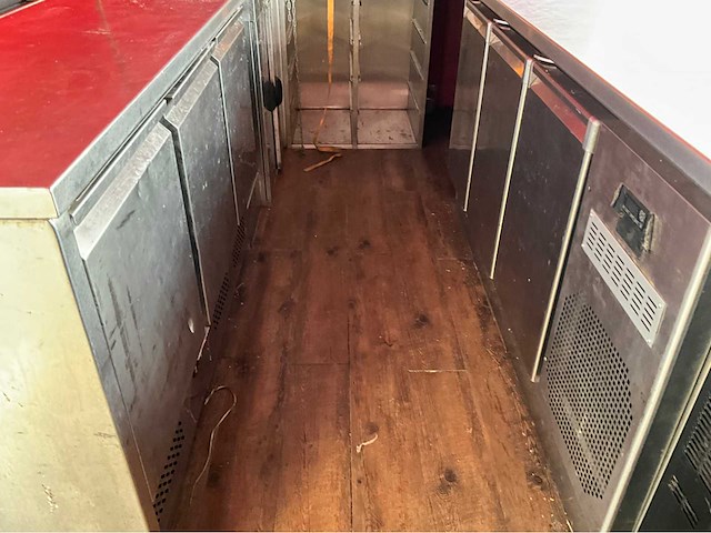 Funtear retro 20 airstream foodtruck - afbeelding 24 van  41
