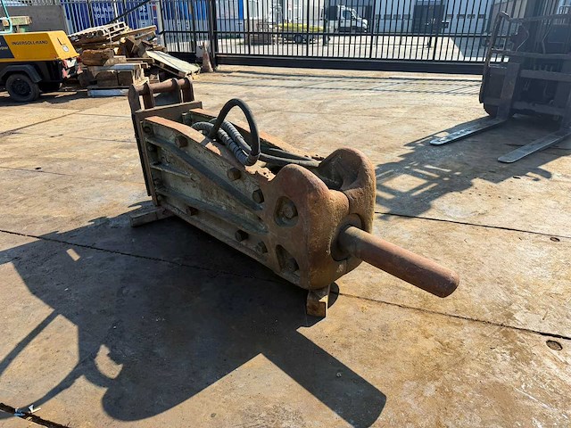 Furukawa 20/25 tons hamer voor graafmachine - afbeelding 4 van  4