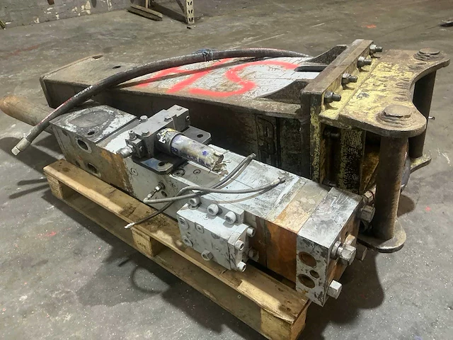 Furukawa fxj 125 hydraulische sloophamer - afbeelding 4 van  7