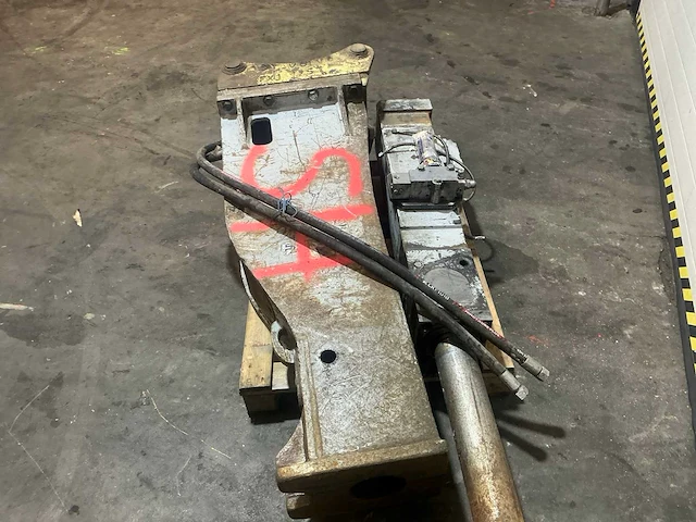Furukawa fxj 125 hydraulische sloophamer - afbeelding 5 van  7