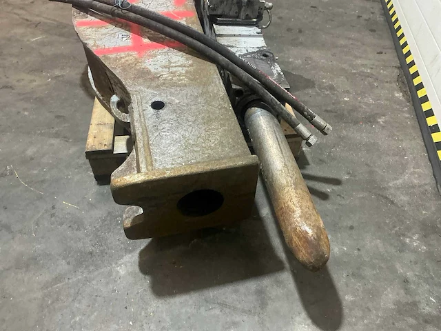 Furukawa fxj 125 hydraulische sloophamer - afbeelding 6 van  7