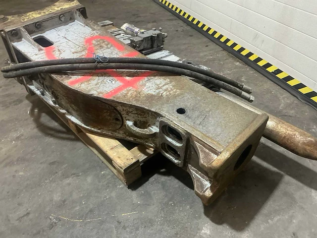 Furukawa fxj 125 hydraulische sloophamer - afbeelding 7 van  7
