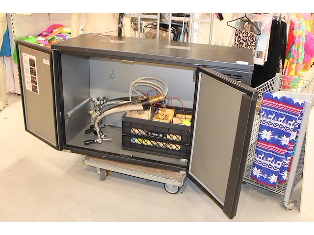 Fustenkoeling serrco met twee dubbele tapkranen. afmeting 135 x 58 cm. hoogte 85 cm - afbeelding 3 van  5