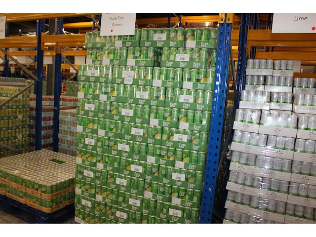 Fuze-tea infused 0,33l. 152 trays a 24 stuks. totaal 3648 stuks. tht 3-26. bod is inclusief 547 euro statie... - afbeelding 1 van  3