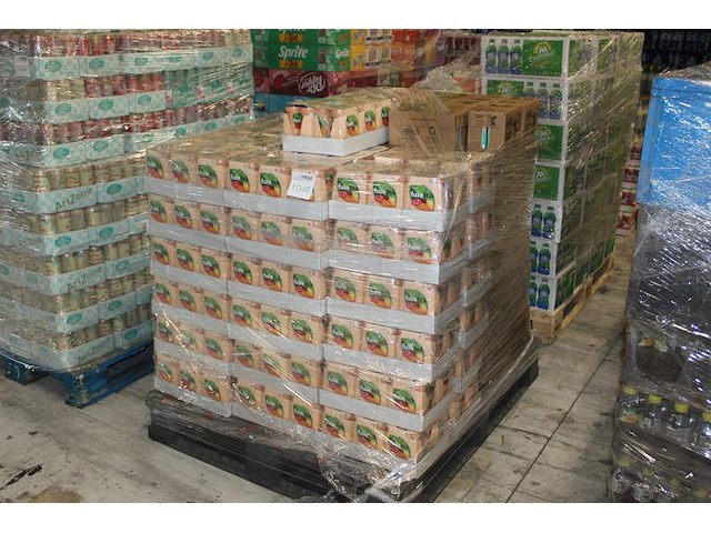 Fuzetea black teea peach hibiscus en maaza op pallet 1976 blikken/pakken. tht 2025. bod is inclusief 244,80... - afbeelding 1 van  2