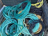 Gaaskooi met tuinslangen - afbeelding 2 van  2