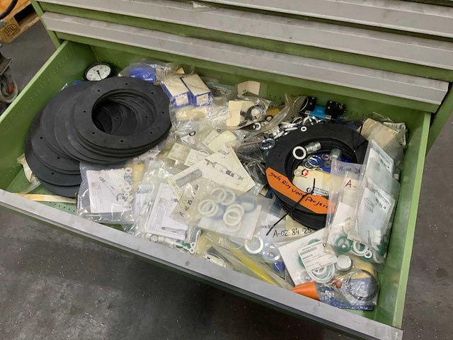 Gaerner gelagerde ladekast met onderdelen van reinhardt kitmachines - afbeelding 6 van  7