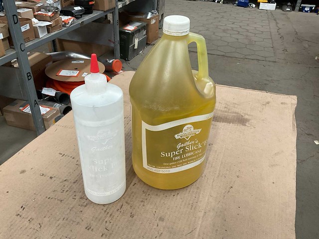 Gaither’s super slick tire lubricant - afbeelding 1 van  3