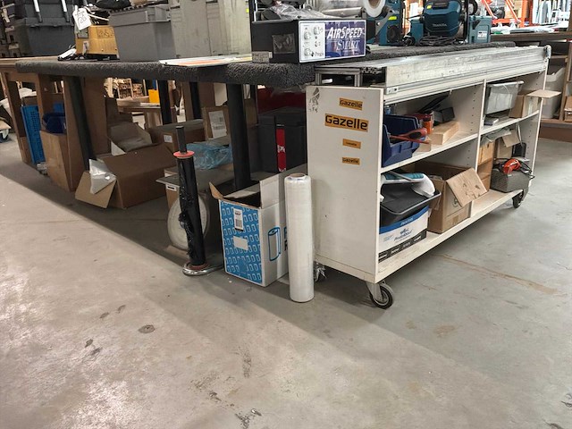 Gallery stretcher spanapparaat met werktafel. - afbeelding 1 van  4