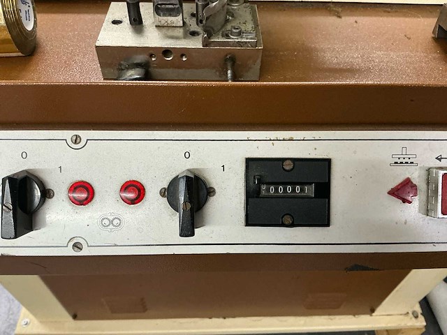 Galli tce3000/2t leerstans-/ponsmachine met markeerunit – 3.000 kg – incl. ponsen - afbeelding 2 van  27