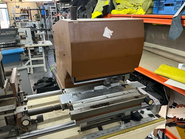 Galli tce3000/2t leerstans-/ponsmachine met markeerunit – 3.000 kg – incl. ponsen - afbeelding 22 van  27