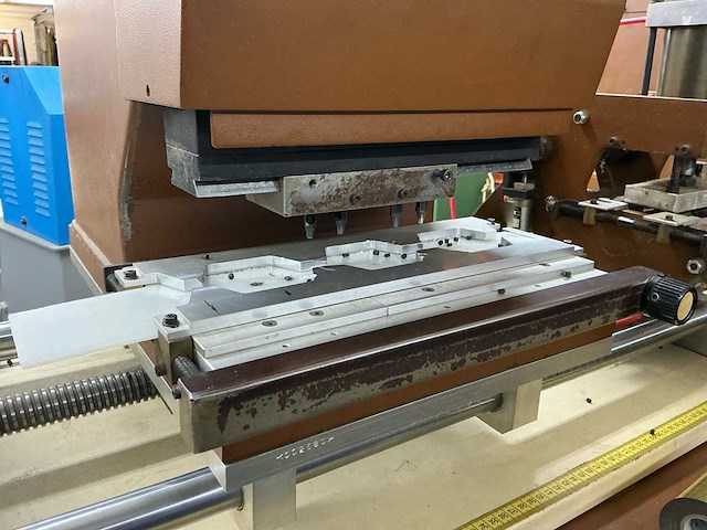 Galli tce3000/2t leerstans-/ponsmachine met markeerunit – 3.000 kg – incl. ponsen - afbeelding 25 van  27