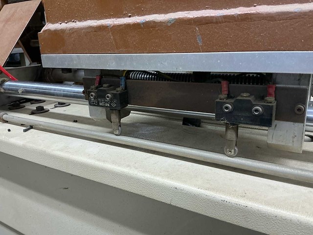 Galli tce3000/2t leerstans-/ponsmachine met markeerunit – 3.000 kg – incl. ponsen - afbeelding 9 van  27