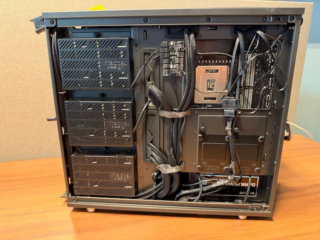 Gaming desktop - afbeelding 3 van  7