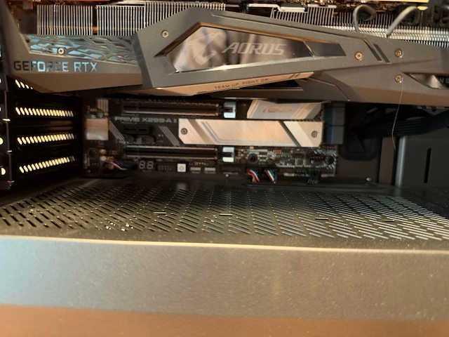 Gaming desktop - afbeelding 1 van  11