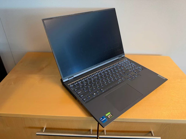 Gaminglaptop - lenovo - 82rf - afbeelding 1 van  8
