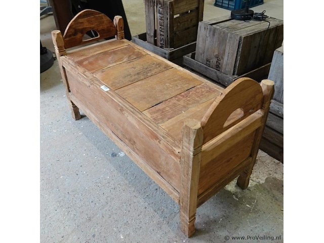 Gangbank gemaakt van oud hout, naar antieke indonesische modellen. - afbeelding 1 van  5