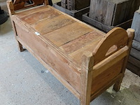 Gangbank gemaakt van oud hout, naar antieke indonesische modellen. - afbeelding 1 van  5