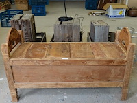 Gangbank gemaakt van oud hout, naar antieke indonesische modellen. - afbeelding 2 van  5