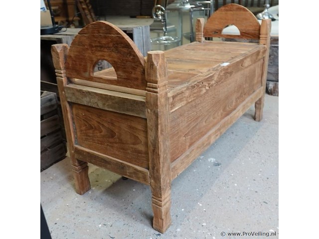 Gangbank gemaakt van oud hout, naar antieke indonesische modellen. - afbeelding 3 van  5