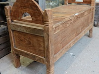 Gangbank gemaakt van oud hout, naar antieke indonesische modellen. - afbeelding 3 van  5