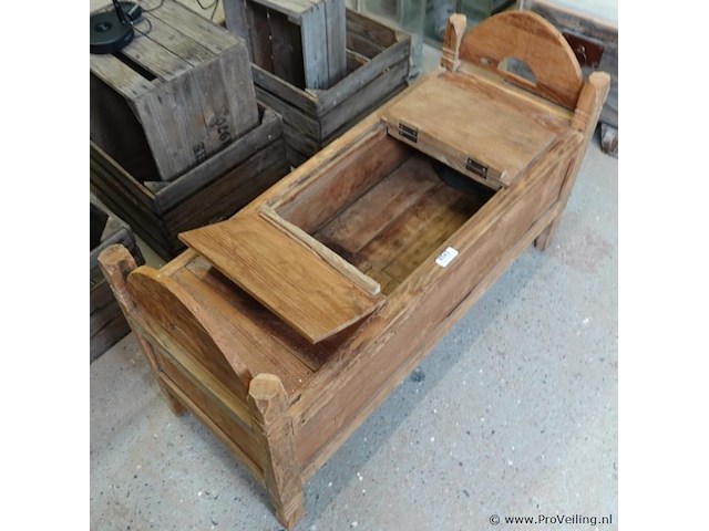 Gangbank gemaakt van oud hout, naar antieke indonesische modellen. - afbeelding 4 van  5