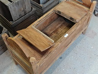 Gangbank gemaakt van oud hout, naar antieke indonesische modellen. - afbeelding 4 van  5