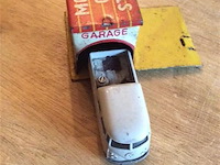 Garage blik + 2 vintage auto's ( plastiek) - afbeelding 3 van  4