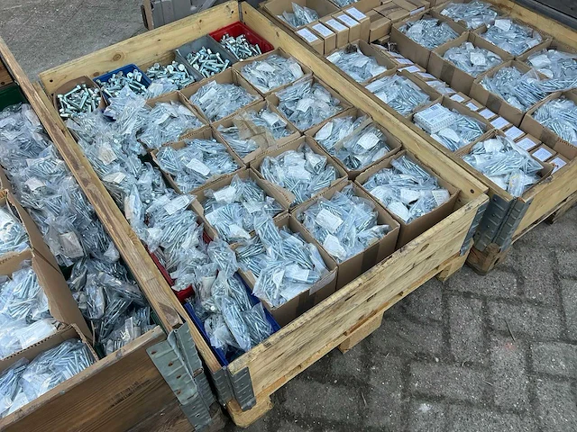 Garage inventaris bouten schroeven - afbeelding 1 van  5