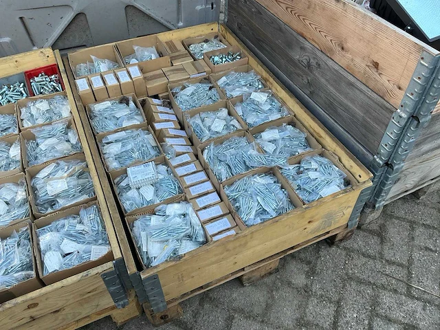 Garage inventaris bouten schroeven - afbeelding 1 van  5