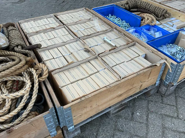 Garage inventaris bouten - afbeelding 1 van  5