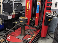 Garage inventaris en gereedschappen afkomstig van een bmw garage