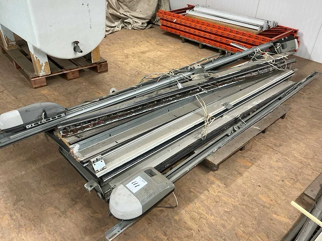 Garagedeur - afbeelding 1 van  7