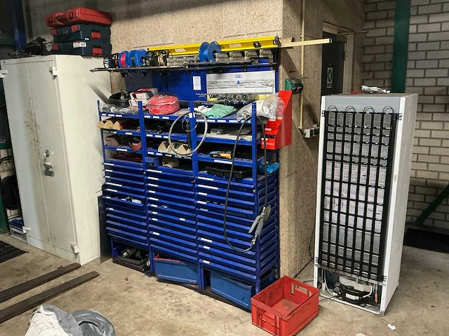 Garagekast met inhoud (3x) - afbeelding 1 van  25