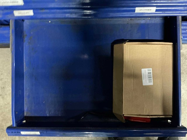 Garagekast met inhoud (3x) - afbeelding 10 van  25