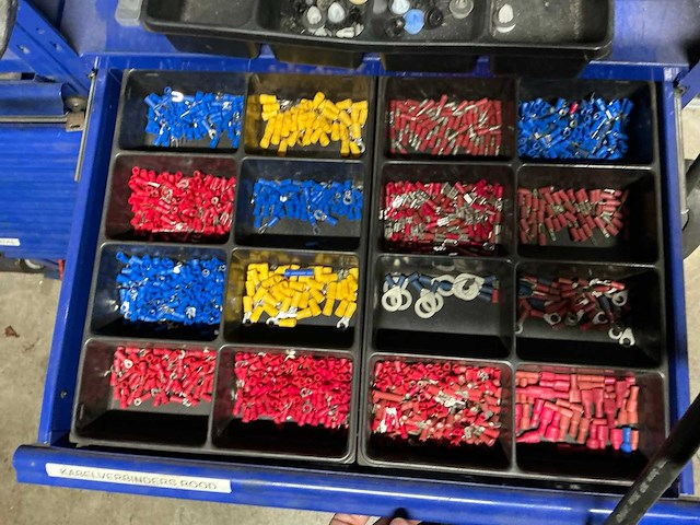 Garagekast met inhoud (3x) - afbeelding 15 van  25