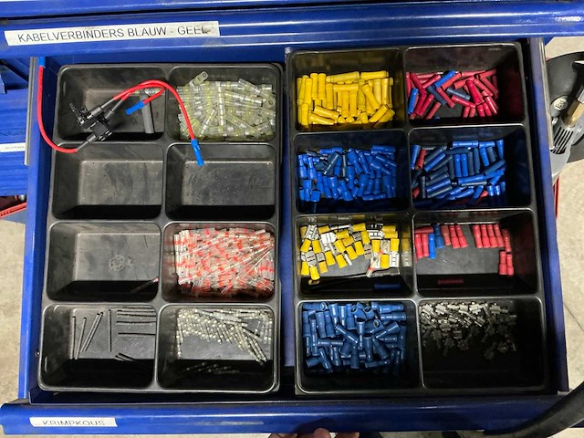 Garagekast met inhoud (3x) - afbeelding 17 van  25