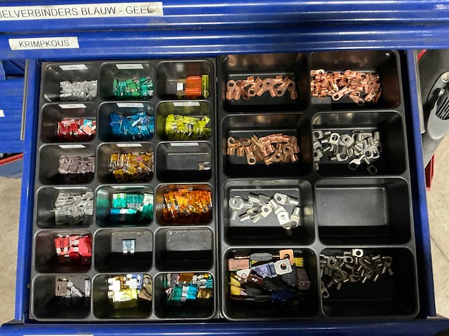 Garagekast met inhoud (3x) - afbeelding 18 van  25