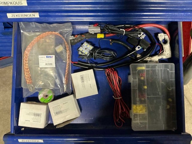 Garagekast met inhoud (3x) - afbeelding 19 van  25